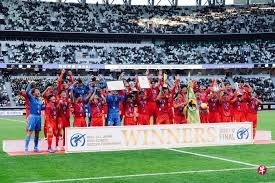 7万人致敬！皇马26岁队长带伤拼命：1助攻3解围，门线救主