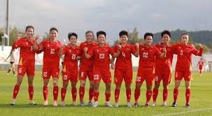 巴萨女足欧冠三连冠，男足羞愧？